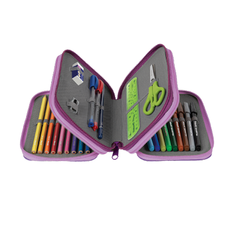 Un astuccio a 3 scomparti Happy Animals Pelikan® viola, aperto per mostrare matite colorate, penne, pennarelli, forbici verdi, gomma, temperino e due righelli verdi ordinatamente disposti in scomparti separati.