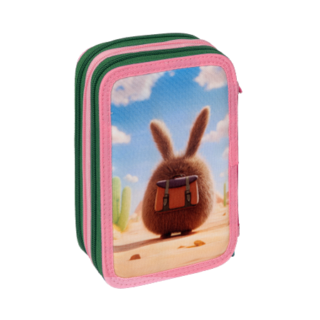L'astuccio Monsters Pelikan® è un astuccio rettangolare con cerniere verdi e rosa, raffigurante un soffice coniglietto con uno zaino in un paesaggio desertico